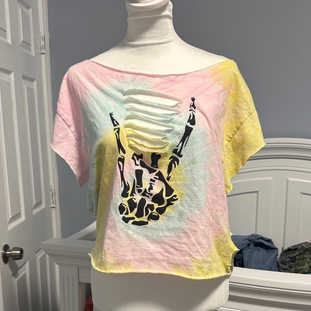 Vibrant Women's Short Sleeve Top with Graphic Design